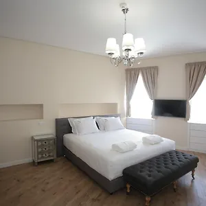 3* לינה וארוחת בוקר Suites Guest House